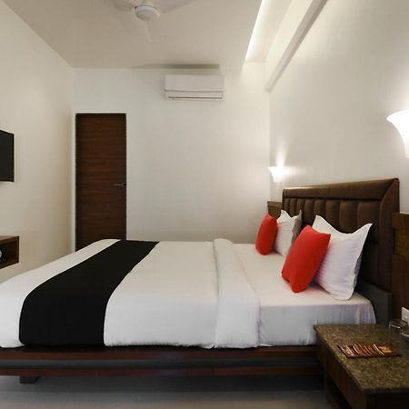 Oyo Flagship Hotel Shreeyash Executive Mangvadi Exterior photo