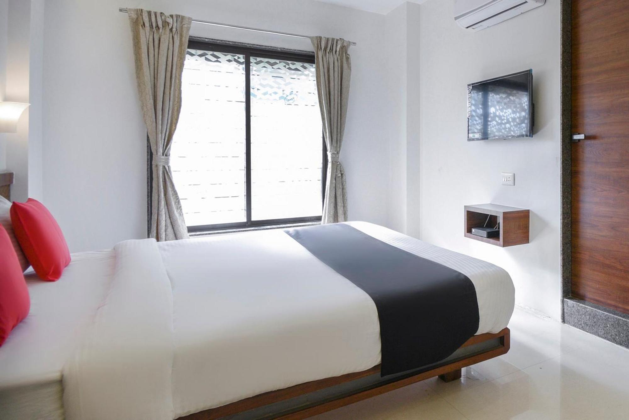 Oyo Flagship Hotel Shreeyash Executive Mangvadi Exterior photo